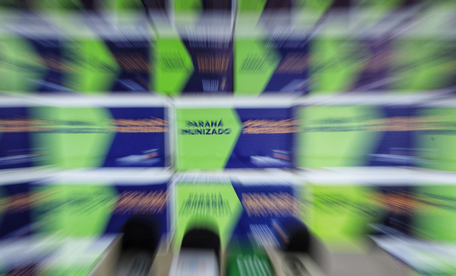 O Paraná recebeu nesta quinta-feira (1º) o 11° lote de vacinas contra Covid-19 do Ministério da Saúde. São 492.200 doses da Coronavac, produzida pela Sinovac e Instituto Butantan, e 33.250 doses da Covishield, produzida pela Universidade de Oxford com AstraZeneca e Fundação Oswaldo Cruz (Fiocruz).Foto: José Fernando Ogura/AEN