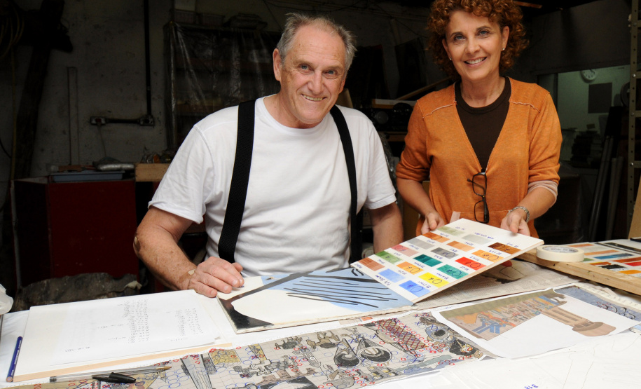 Painel de Poty Lazzarotto sobre o saneamento completa 25 anos. Na foto, obra de Poty restaurada por Elvo Benito Damo e Maria Helena Saparolli  -  Curitiba, 01/04/2021  -  Foto: Divulgação Sanepar