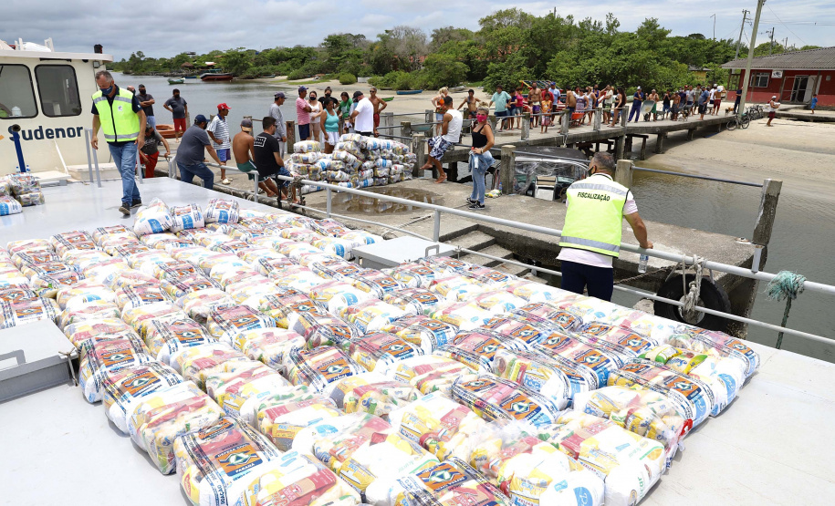 Comunidades carentes de Paranaguá, Antonina e moradores de ilhas da Região são prioridade nas doações feitas pela comunidade portuária. Foto: Claudio Neves