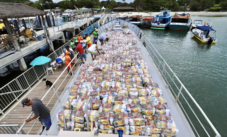 Comunidades carentes de Paranaguá, Antonina e moradores de ilhas da Região são prioridade nas doações feitas pela comunidade portuária. Foto: Claudio Neves