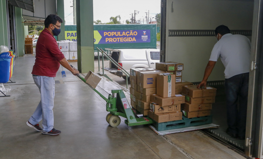 02.04.2021 - Entrega de medicamentos e vacinas para regionais.
Foto Gilson Abreu/AEN