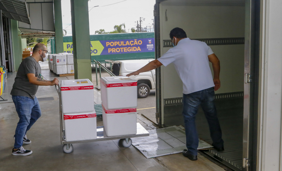 02.04.2021 - Entrega de medicamentos e vacinas para regionais.
Foto Gilson Abreu/AEN