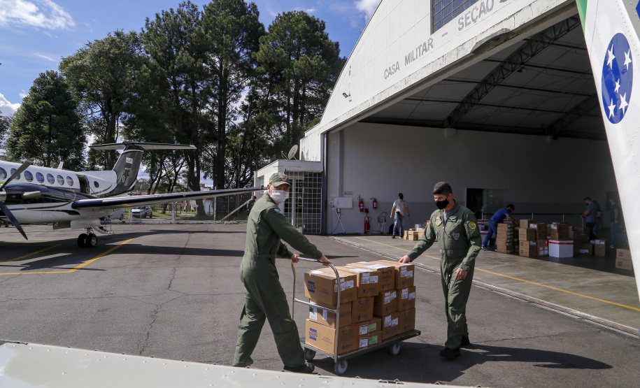 02.04.2021 - Entrega de medicamentos e vacinas para regionais.
Foto Gilson Abreu/AEN