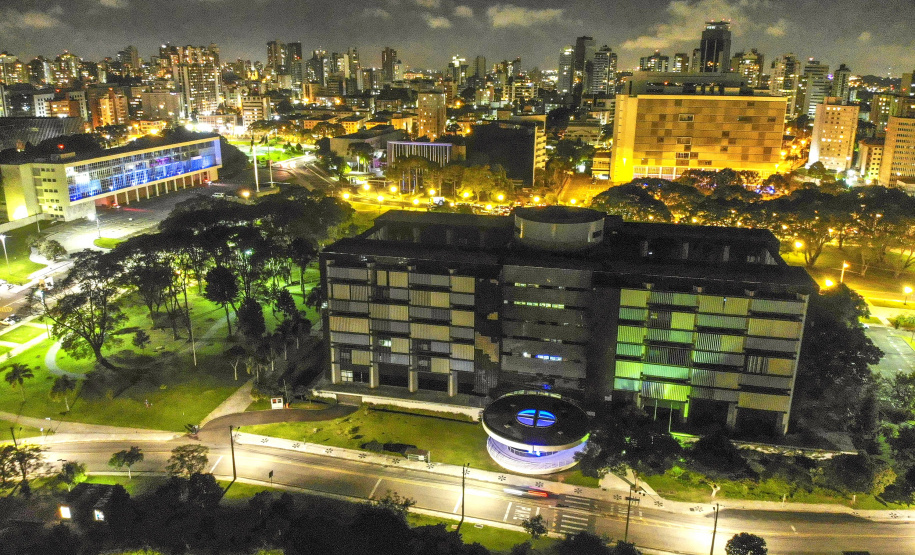 02.04.2021 - Iluminação especial pelo Dia Mundial de Conscientização do Autismo  -  Foto Gilson Abreu/AEN