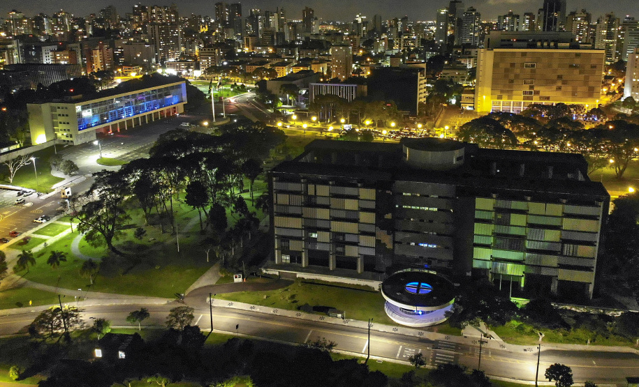 02.04.2021 - Iluminação especial pelo Dia Mundial de Conscientização do Autismo  -  Foto Gilson Abreu/AEN