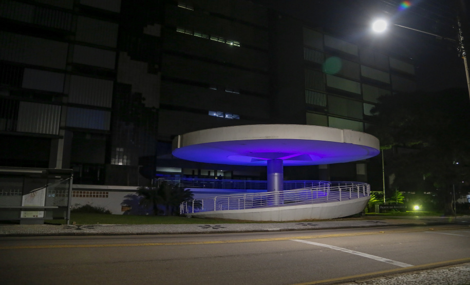 02.04.2021 - Iluminação especial pelo Dia Mundial de Conscientização do Autismo  -  Foto Gilson Abreu/AEN