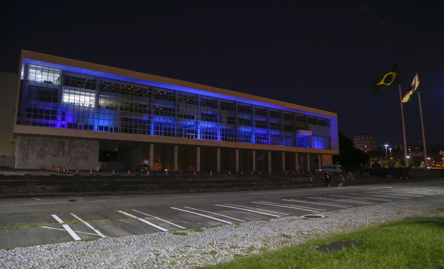 02.04.2021 - Iluminação especial pelo Dia Mundial de Conscientização do Autismo  -  Foto Gilson Abreu/AEN