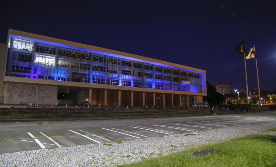 02.04.2021 - Iluminação especial pelo Dia Mundial de Conscientização do Autismo  -  Foto Gilson Abreu/AEN