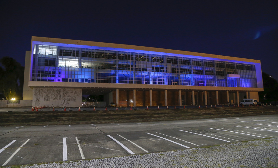 02.04.2021 - Iluminação especial pelo Dia Mundial de Conscientização do Autismo  -  Foto Gilson Abreu/AEN