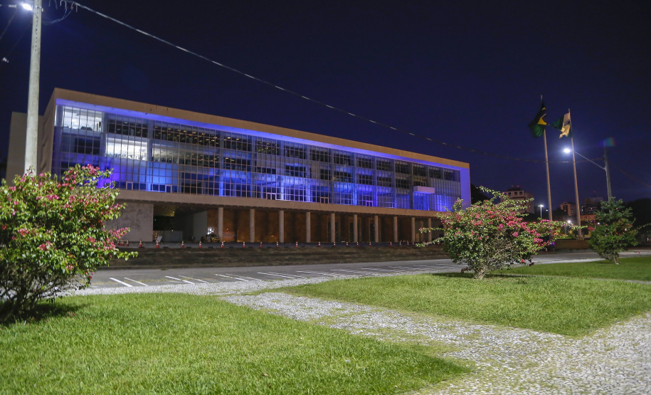 02.04.2021 - Iluminação especial pelo Dia Mundial de Conscientização do Autismo  -  Foto Gilson Abreu/AEN