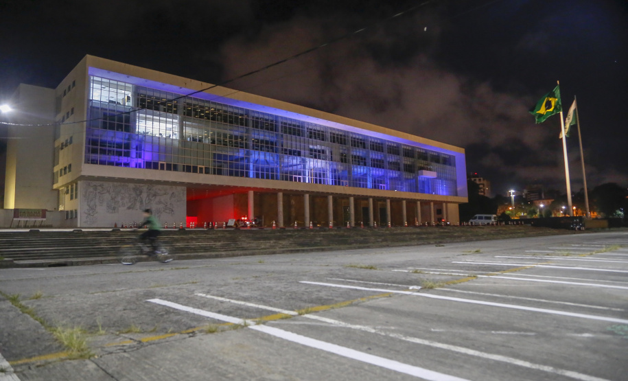 02.04.2021 - Iluminação especial pelo Dia Mundial de Conscientização do Autismo  -  Foto Gilson Abreu/AEN