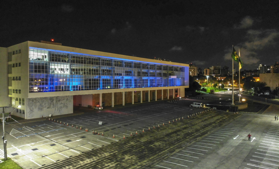 02.04.2021 - Iluminação especial pelo Dia Mundial de Conscientização do Autismo  -  Foto Gilson Abreu/AEN