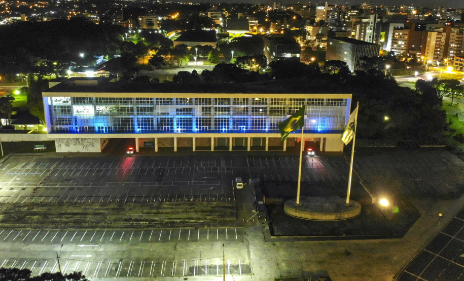 02.04.2021 - Iluminação especial pelo Dia Mundial de Conscientização do Autismo  -  Foto Gilson Abreu/AEN