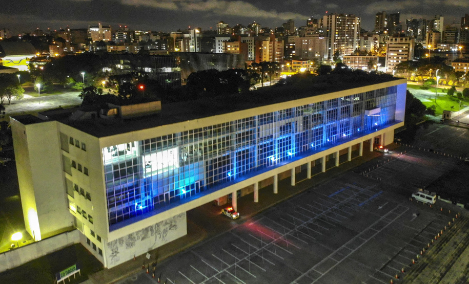 02.04.2021 - Iluminação especial pelo Dia Mundial de Conscientização do Autismo  -  Foto Gilson Abreu/AEN