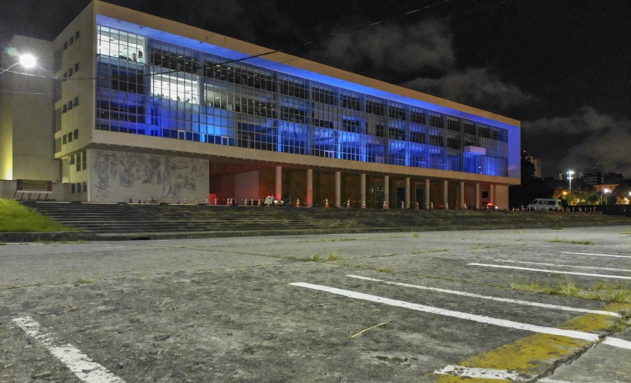 02.04.2021 - Iluminação especial pelo Dia Mundial de Conscientização do Autismo  -  Foto Gilson Abreu/AEN