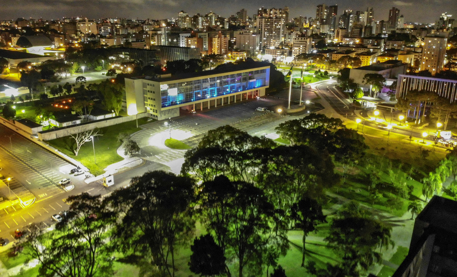 02.04.2021 - Iluminação especial pelo Dia Mundial de Conscientização do Autismo  -  Foto Gilson Abreu/AEN