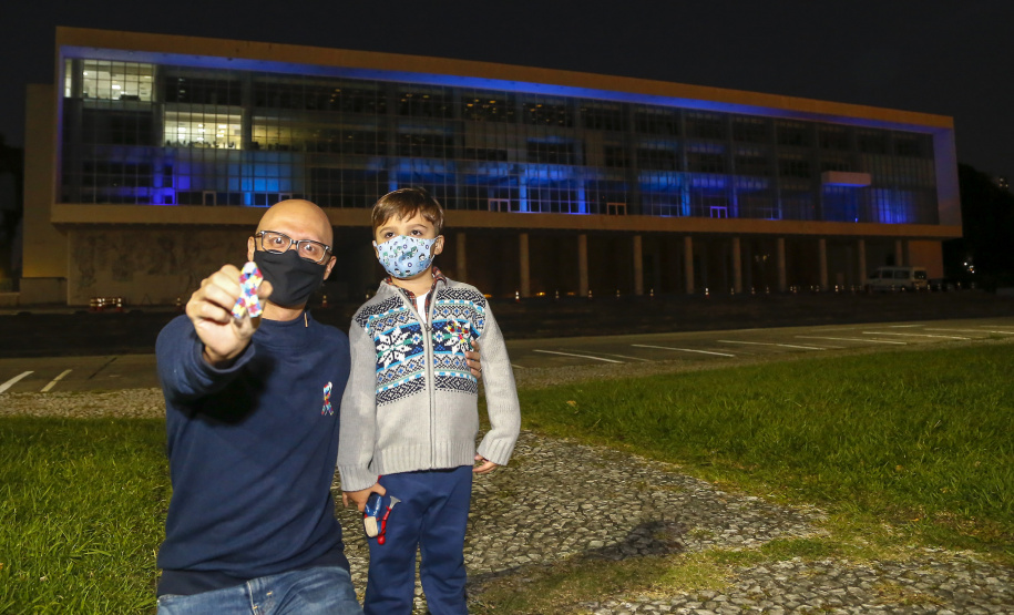 02.04.2021 - Iluminação especial pelo Dia Mundial de Conscientização do Autismo  -  Foto Gilson Abreu/AEN