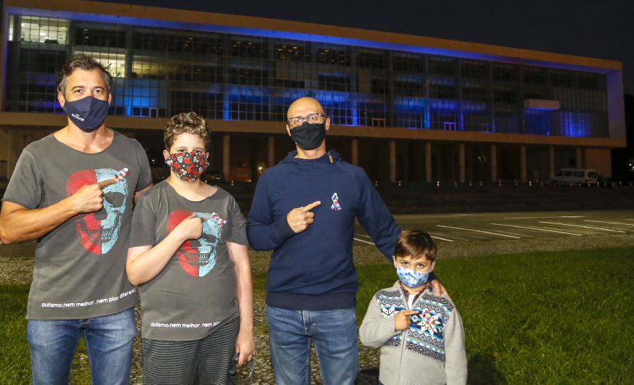 02.04.2021 - Iluminação especial pelo Dia Mundial de Conscientização do Autismo  -  Foto Gilson Abreu/AEN
