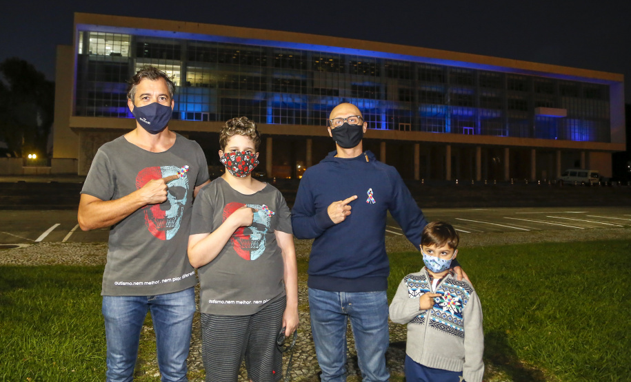 02.04.2021 - Iluminação especial pelo Dia Mundial de Conscientização do Autismo  -  Foto Gilson Abreu/AEN