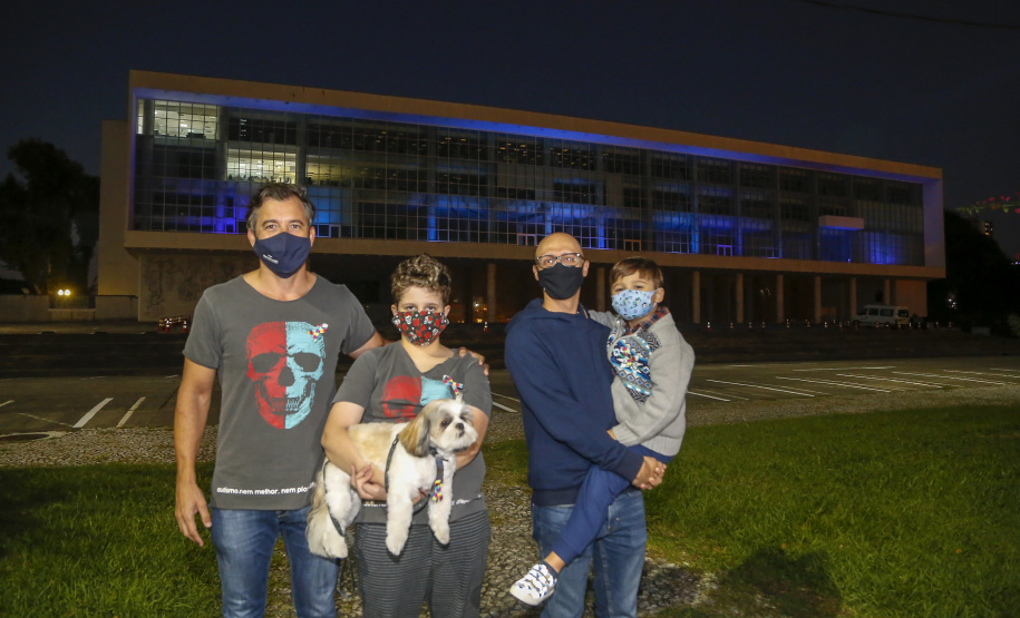 02.04.2021 - Iluminação especial pelo Dia Mundial de Conscientização do Autismo  -  Foto Gilson Abreu/AEN