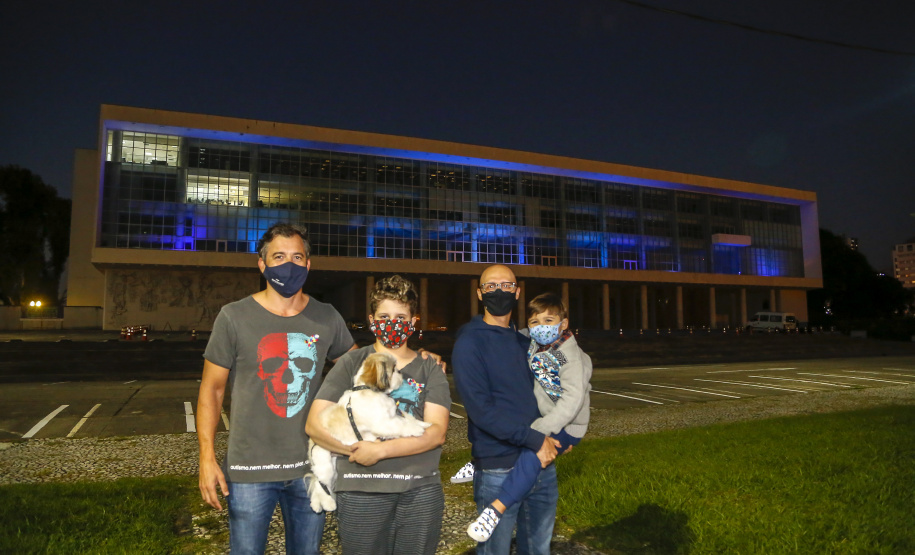 02.04.2021 - Iluminação especial pelo Dia Mundial de Conscientização do Autismo  -  Foto Gilson Abreu/AEN