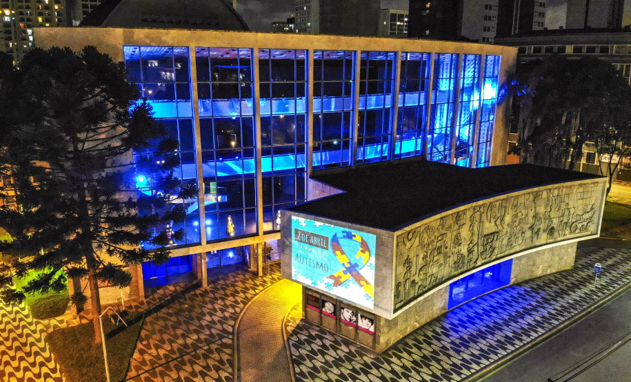 02.04.2021 - Iluminação especial pelo Dia Mundial de Conscientização do Autismo  -  Foto Gilson Abreu/AEN