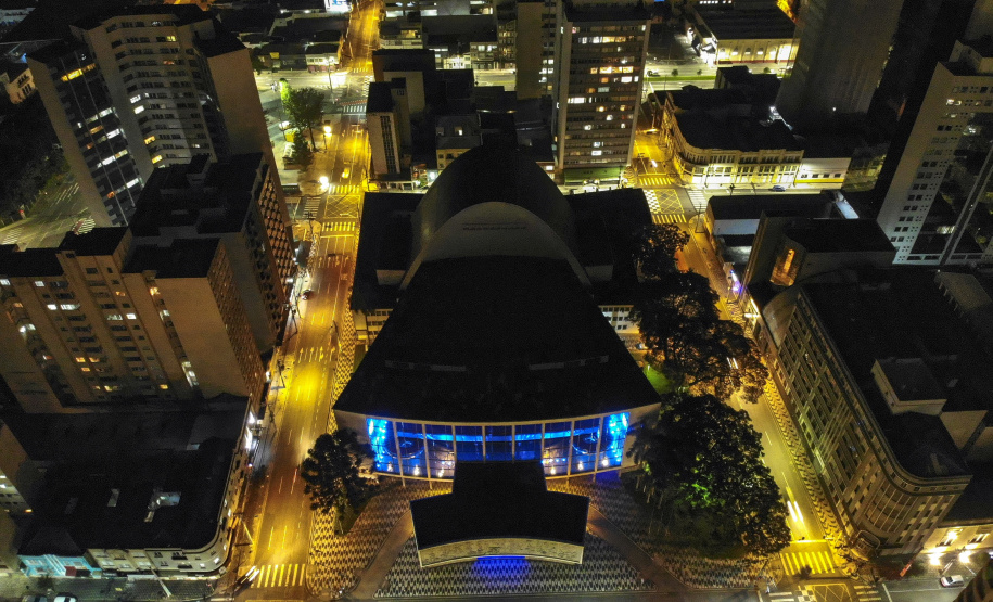 02.04.2021 - Iluminação especial pelo Dia Mundial de Conscientização do Autismo  -  Foto Gilson Abreu/AEN