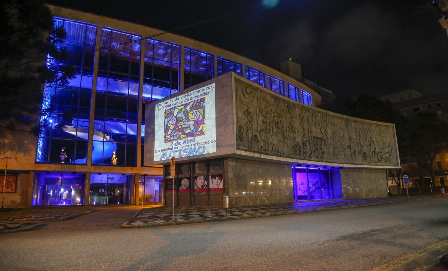 02.04.2021 - Iluminação especial pelo Dia Mundial de Conscientização do Autismo  -  Foto Gilson Abreu/AEN