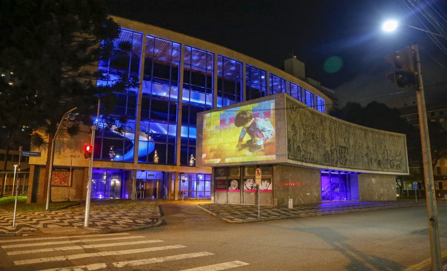 02.04.2021 - Iluminação especial pelo Dia Mundial de Conscientização do Autismo  -  Foto Gilson Abreu/AEN