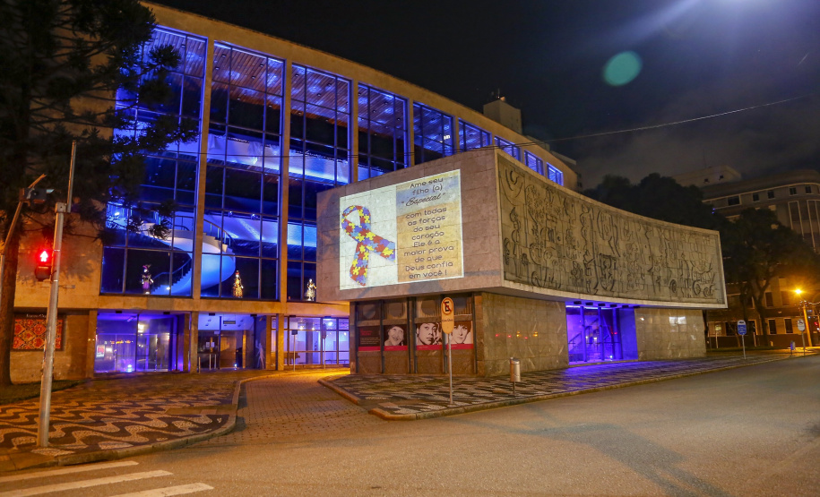02.04.2021 - Iluminação especial pelo Dia Mundial de Conscientização do Autismo  -  Foto Gilson Abreu/AEN