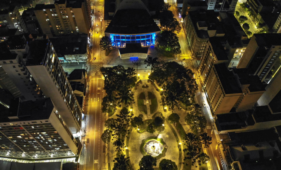 02.04.2021 - Iluminação especial pelo Dia Mundial de Conscientização do Autismo  -  Foto Gilson Abreu/AEN