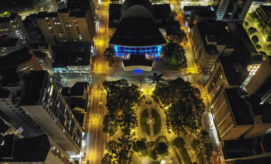 02.04.2021 - Iluminação especial pelo Dia Mundial de Conscientização do Autismo  -  Foto Gilson Abreu/AEN