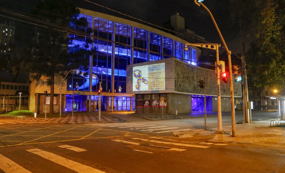 02.04.2021 - Iluminação especial pelo Dia Mundial de Conscientização do Autismo  -  Foto Gilson Abreu/AEN