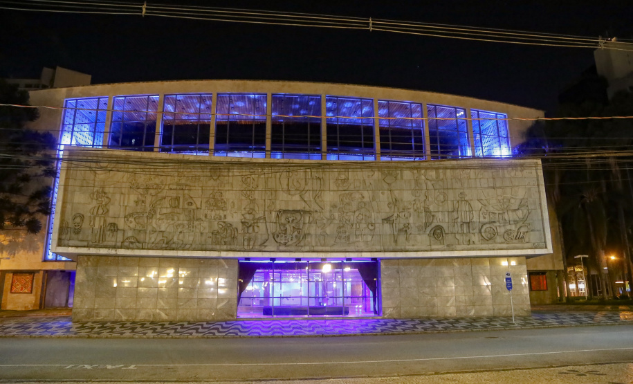 02.04.2021 - Iluminação especial pelo Dia Mundial de Conscientização do Autismo  -  Foto Gilson Abreu/AEN