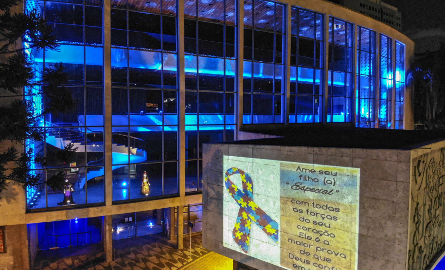 02.04.2021 - Iluminação especial pelo Dia Mundial de Conscientização do Autismo  -  Foto Gilson Abreu/AEN