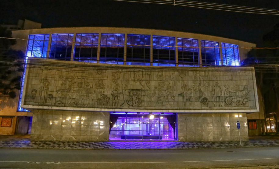 02.04.2021 - Iluminação especial pelo Dia Mundial de Conscientização do Autismo  -  Foto Gilson Abreu/AEN