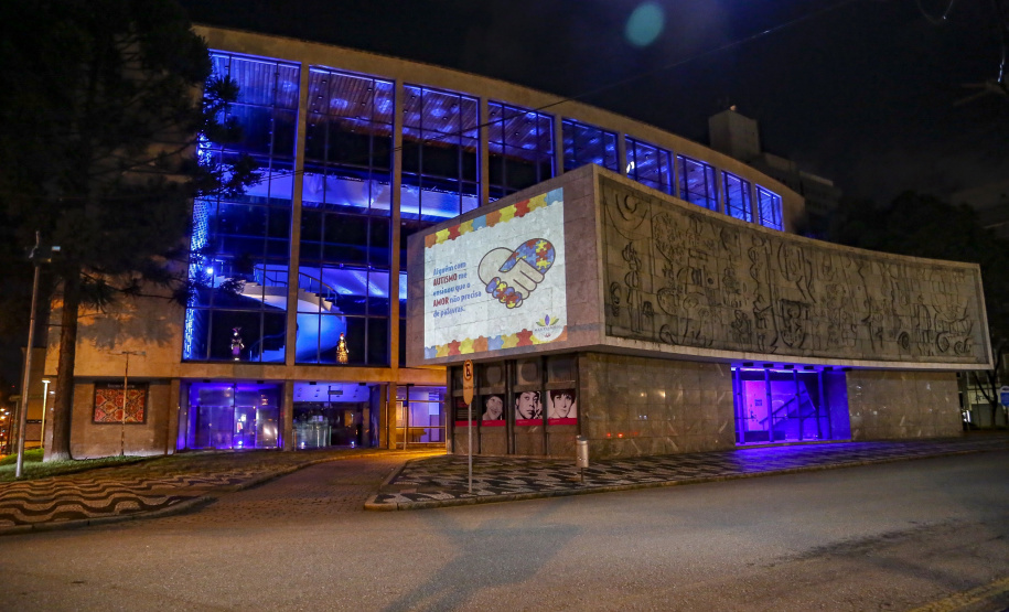 02.04.2021 - Iluminação especial pelo Dia Mundial de Conscientização do Autismo  -  Foto Gilson Abreu/AEN