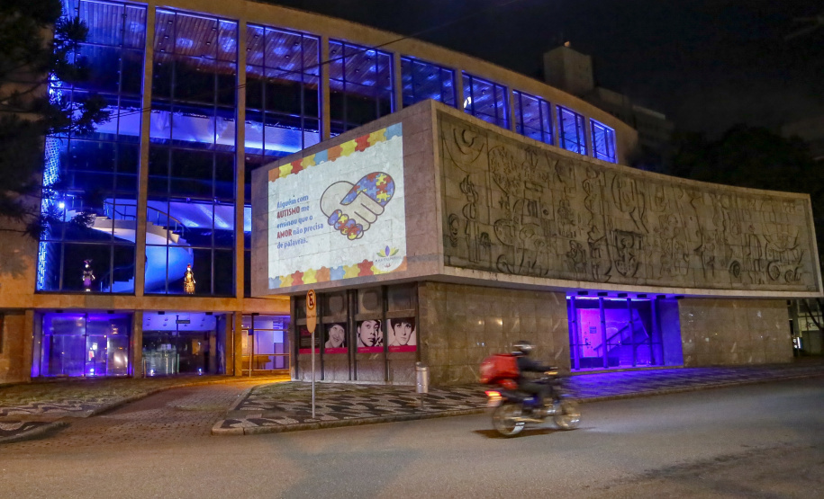 02.04.2021 - Iluminação especial pelo Dia Mundial de Conscientização do Autismo  -  Foto Gilson Abreu/AEN