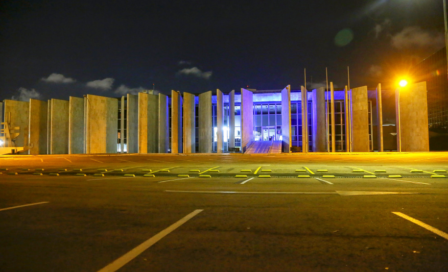 02.04.2021 - Iluminação especial pelo Dia Mundial de Conscientização do Autismo  -  Foto Gilson Abreu/AEN