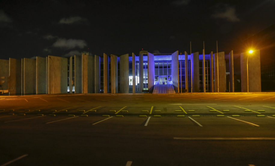 02.04.2021 - Iluminação especial pelo Dia Mundial de Conscientização do Autismo  -  Foto Gilson Abreu/AEN