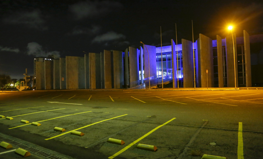 02.04.2021 - Iluminação especial pelo Dia Mundial de Conscientização do Autismo  -  Foto Gilson Abreu/AEN