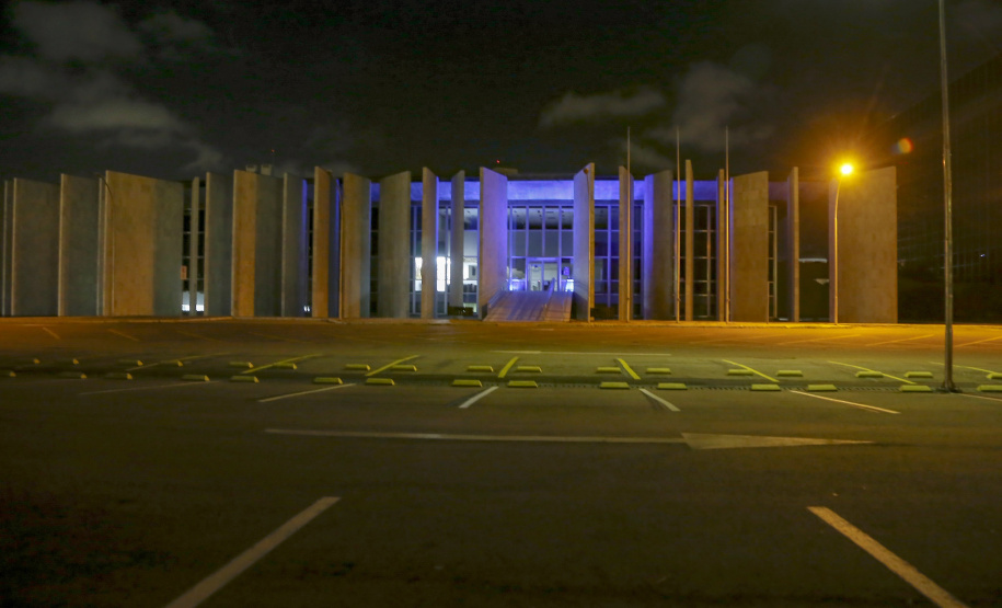 02.04.2021 - Iluminação especial pelo Dia Mundial de Conscientização do Autismo  -  Foto Gilson Abreu/AEN