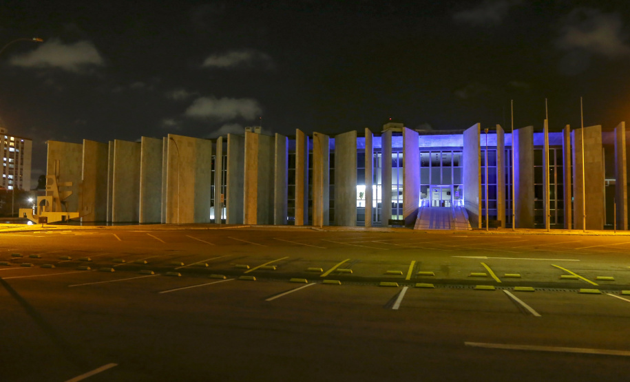 02.04.2021 - Iluminação especial pelo Dia Mundial de Conscientização do Autismo  -  Foto Gilson Abreu/AEN
