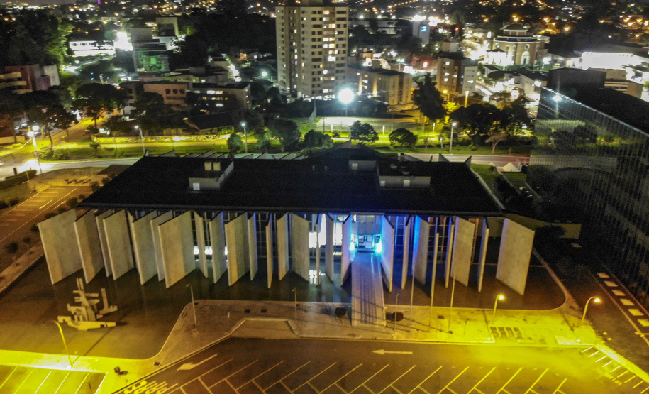 02.04.2021 - Iluminação especial pelo Dia Mundial de Conscientização do Autismo  -  Foto Gilson Abreu/AEN