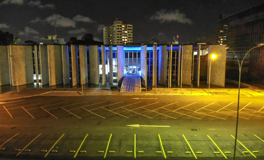 02.04.2021 - Iluminação especial pelo Dia Mundial de Conscientização do Autismo  -  Foto Gilson Abreu/AEN