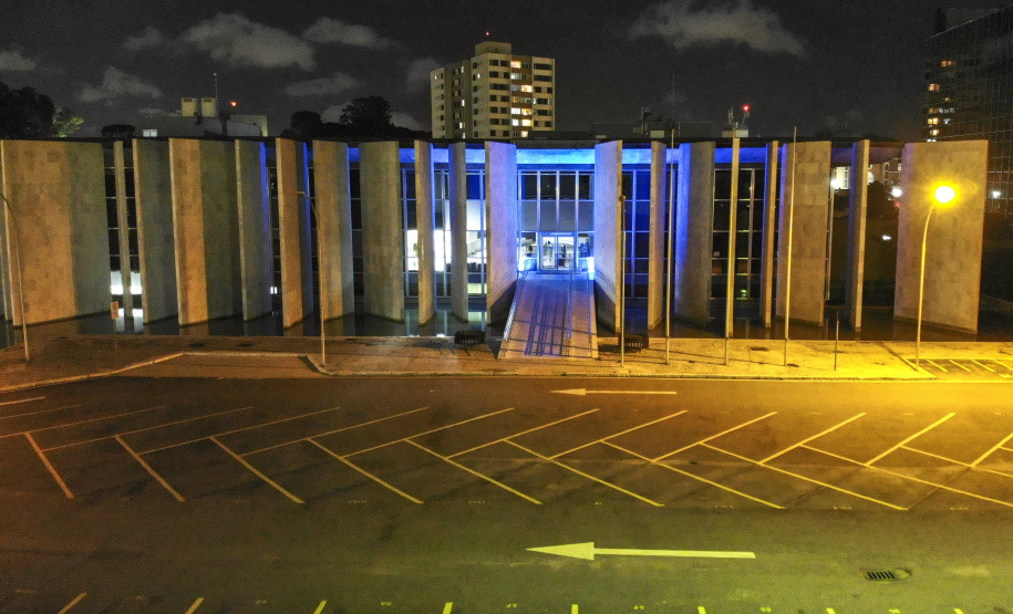 02.04.2021 - Iluminação especial pelo Dia Mundial de Conscientização do Autismo  -  Foto Gilson Abreu/AEN