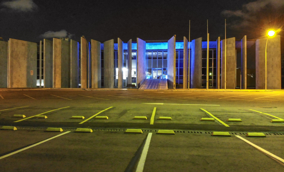 02.04.2021 - Iluminação especial pelo Dia Mundial de Conscientização do Autismo  -  Foto Gilson Abreu/AEN