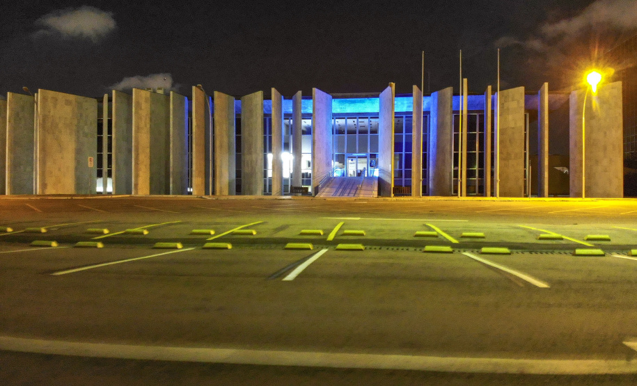 02.04.2021 - Iluminação especial pelo Dia Mundial de Conscientização do Autismo  -  Foto Gilson Abreu/AEN