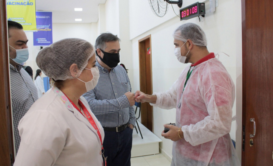 O secretário de Estado da Saúde, Beto Preto, acompanhou na manhã deste domingo (4) a ação de vacinação contra a Covid-19 em Londrina, que faz parte da campanha estadual de imunização de domingo a domingo. - Curitiba, 04/04/2021 - Foto: Divulgação SESA