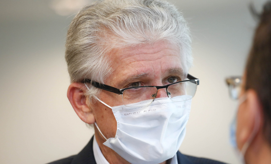 Com o apoio institucional do Governo do Estado por meio do programa de incentivo fiscal, seis cooperativas paranaenses se uniram para a construção de uma nova maltaria na região dos Campos Gerais.
O anúncio foi feito nesta segunda-feira (05), durante a assembleia virtual comemorativa dos 50 anos do Sistema Ocepar, pelo governador Carlos Massa Ratinho Junior e pelo diretor-presidente da Agrária, Jorge Karl. Foto: Jonathan Campos/AEN